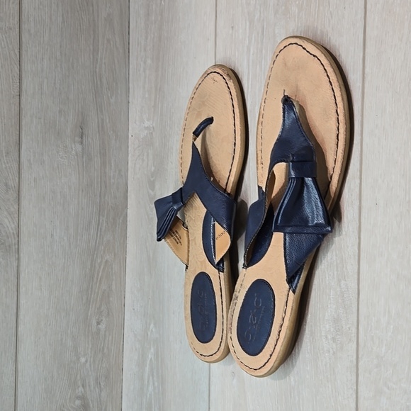 B.O.C. by Born Women Leather Thong Bow Sandals Flats shoes sz 9M - Picture 1 of 11